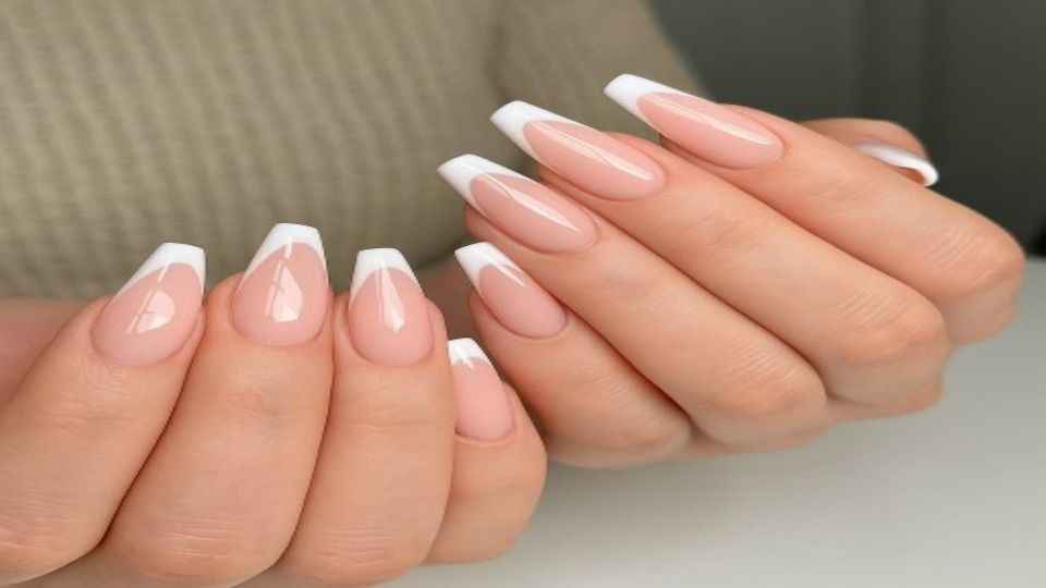 معرفی بهترین ناخن‌کار و سالن‌های کاشت ناخن تهران بر اساس نظرات مشتریان